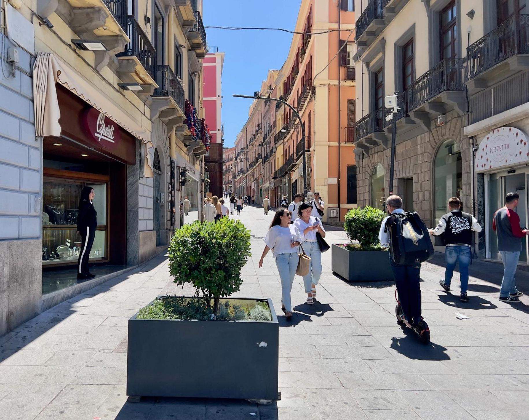Apartment In The City Centre - Free Parking Cagliari Exterior photo